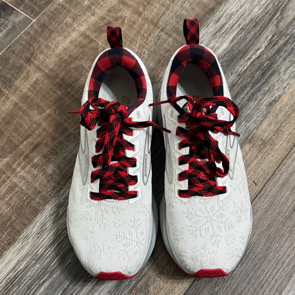 Brooks Levitate “Run Merry” Buffalo Plaid Christmas Shoes Women’s Size 6M